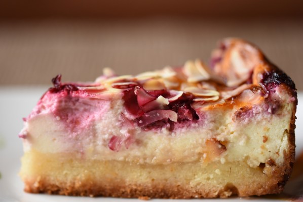 Kohupiima martsipanikook vaarikatega