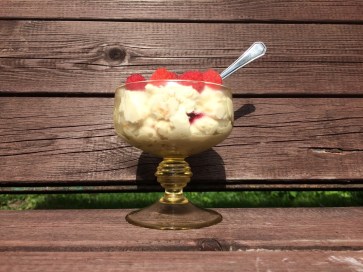 toorjuustu kohupiima magustoit vaarikatega