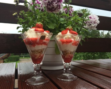 vahukoor toorjuust maasikas magustoit